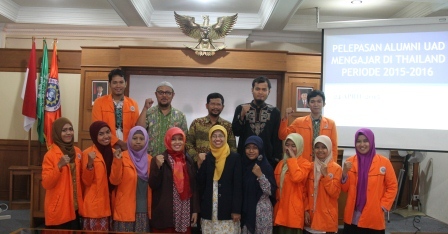 18 Alumni UAD Mengajar di Thailand bersama kepala KUI WR III dan prodi FTDI.jpg