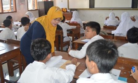 Inovasi Pendidikan: Modul Pembelajaran Berprograma Diujicobakan di SD dan SMP