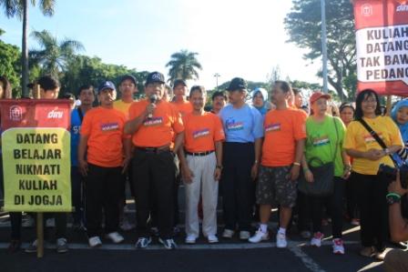 Para Rektor PTS Jogja Ikuti Jalan Sehat