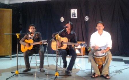 Mahasiswa Sastra Inggris Gelar Pertunjukkan Drama dan Puisi