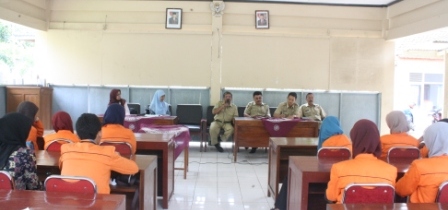 KKN UAD: Manfaatkan Olahan Jerami Padi Guna Mensiasati Paceklik Pangan Ternak