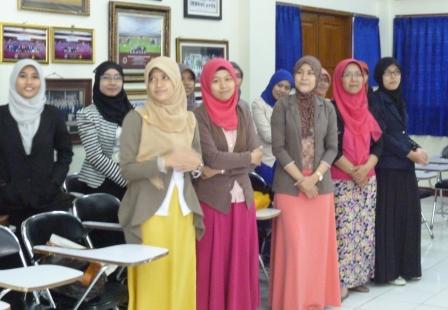 Pelatihan Farmasi: Menggali Potensi Diri, Percaya Diri, Melatih Performance Dunia Kerja