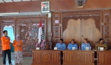 Penarikan KKN UAD di karanganyar solo.jpg