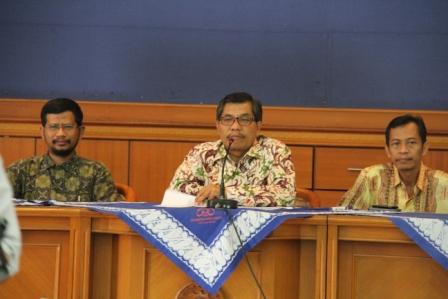 Penghargaa dosen karyawan 3.jpg