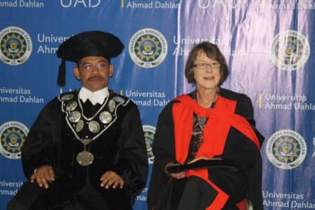 Wisuda UAD 22 Maret 2014 Hadirkan Prof Pamela Allen dari Australia