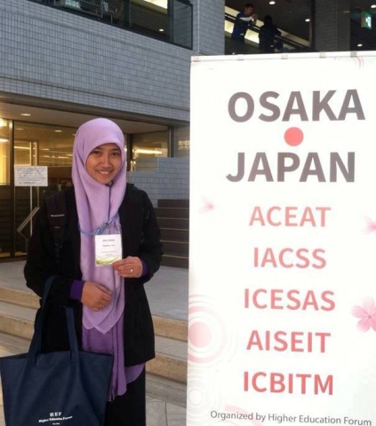 Radhiatul Fitri Juara I Mawapres UAD 2014 jepang.jpg