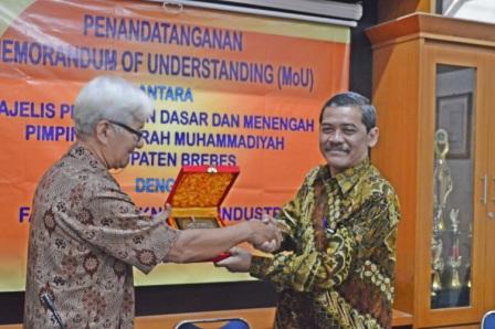 UAD Adakan Pelatihan Robotika di Sekolah Muhammadiyah Brebes.jpg