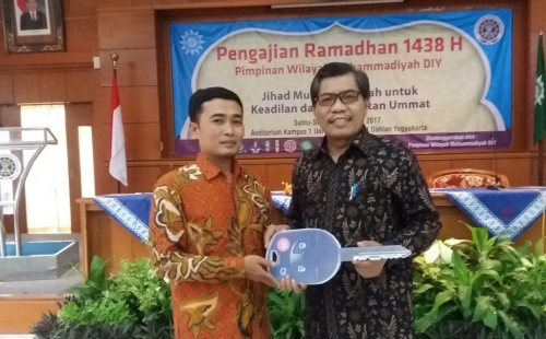 uad_beri_bantuan_mobil_dan_uang_400_juta_1.jpg